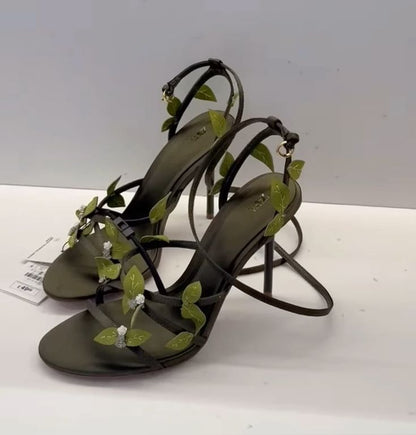Soulier Lanière fleurie vert