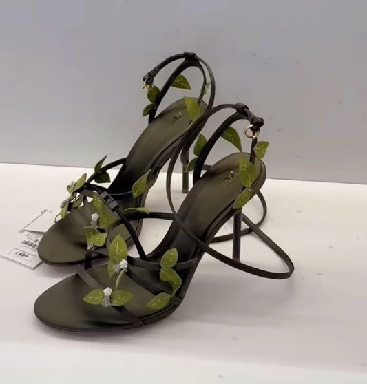 Soulier Lanière fleurie vert